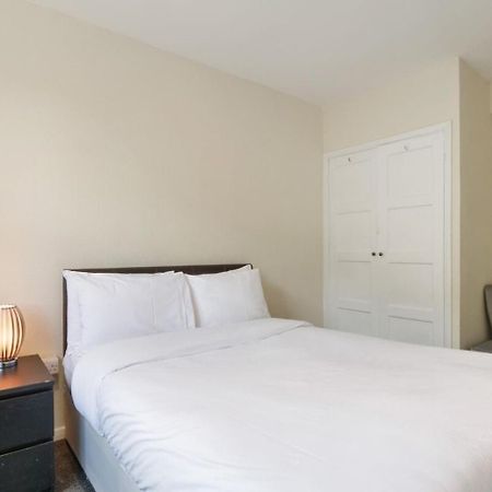 The Serene 2-Bedroom Flat W Free Street Parking サットン エクステリア 写真