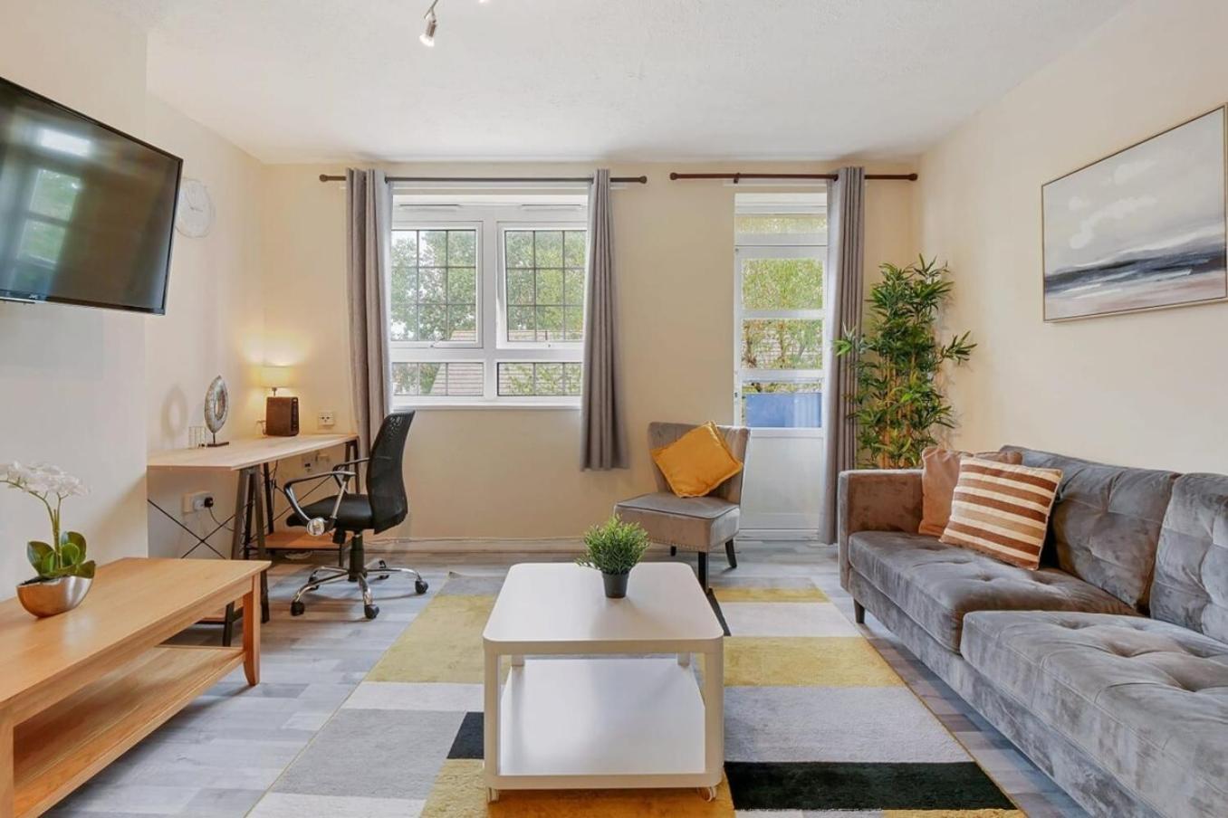 The Serene 2-Bedroom Flat W Free Street Parking サットン エクステリア 写真